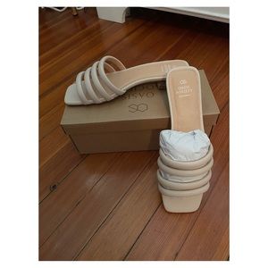 Bohme - oasis society - Flora strap sandal in beige - brand new!